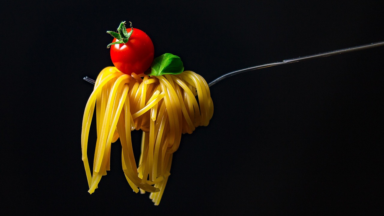 La cucina italiana e i prodotti tipici sono al centro del turismo enogastronomico autunnale.