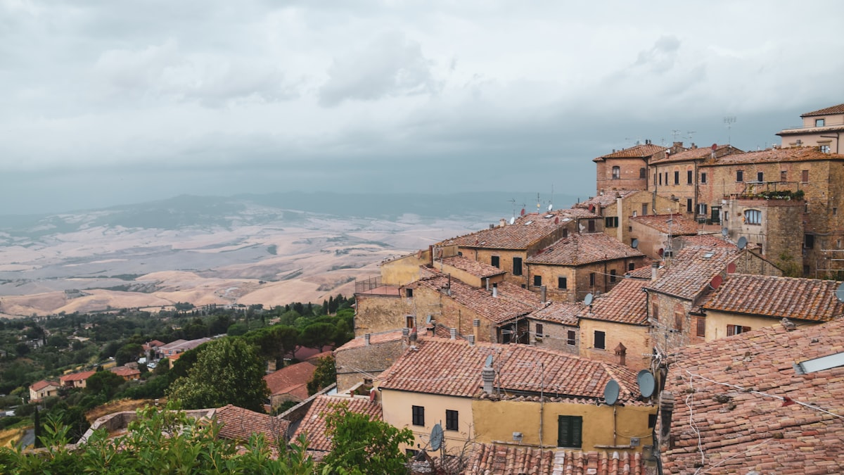 I borghi collinari e le campagne italiane sono tra i grandi protagonisti dell'estate turistica 2026.